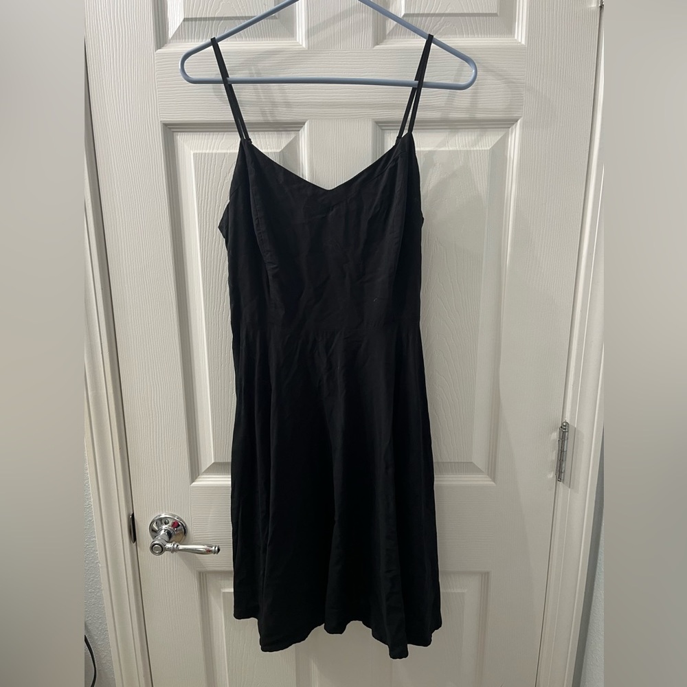 Old Navy size Large- Black Dreas